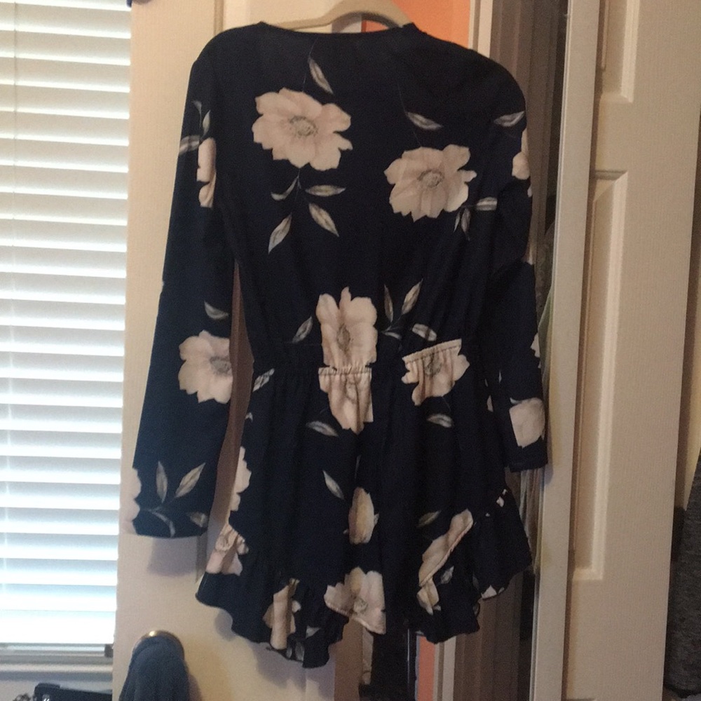 Navy floral tie front romper - Picture 2 of 2